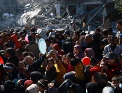 Hunger, thirst and chaos in southern Gaza as hostilities drive humanitarian aid to the brink of collapse
