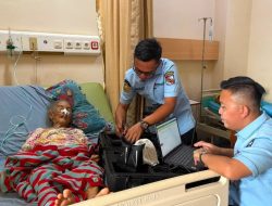 Tim URC Disdukcapil 1803 Lampung Utara Jemput Bola Layani Warga Sakit, Lansia, dan Disabilitas